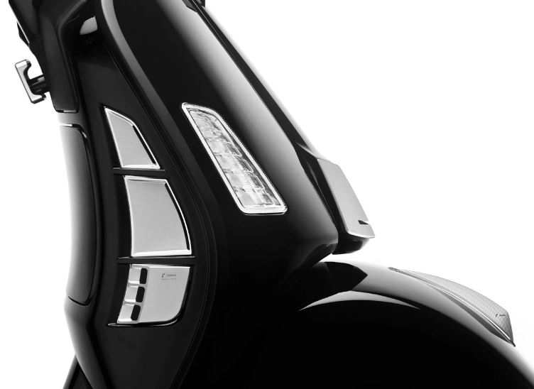 Lüftungsgitter RIZOMA Gepäckfach für Vespa GTS/​GTS Super/GTV 125-300ccm (`23-), silber