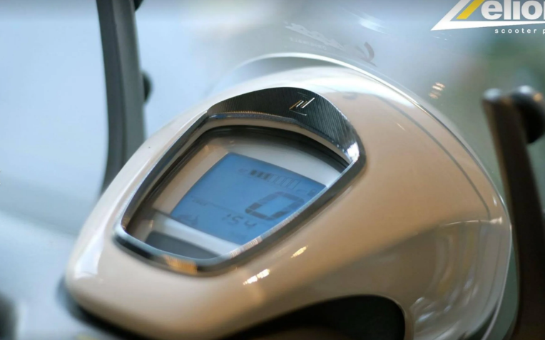 Zierring Tachometer ZELIONI für Vespa 946 3V i.e. 125ccm, silber