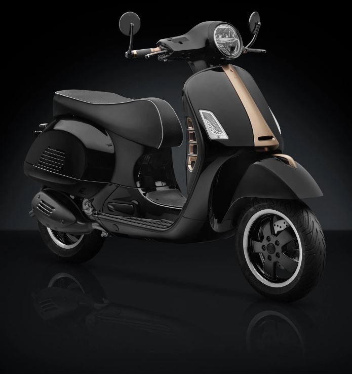 Lenkerendenspiegel RIZOMA "SPIRIT RS" für Vespa ​GTS/​GTS Super/​GTV/​GT, Schriftzug silber
